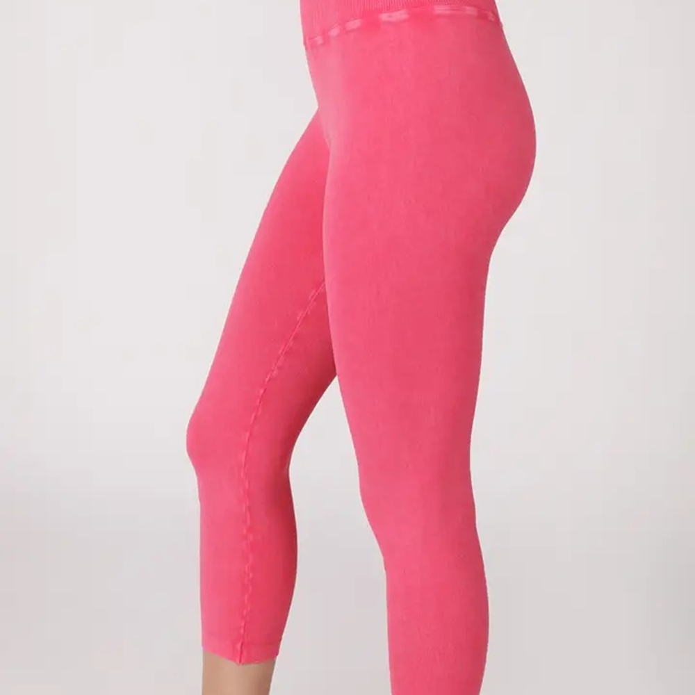 One Size Vibrant Pink Leggings